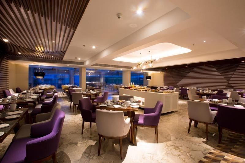 Le Meridien Goa, Calangute Exterior foto The restaurant